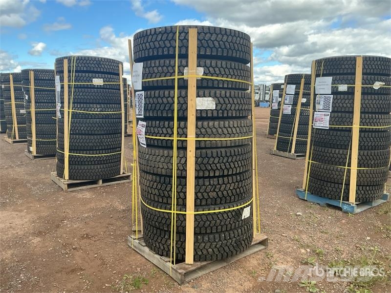 Quantity of (8) 11R22.5 Snow Traction Retread Tire Tyres, wheels and rims