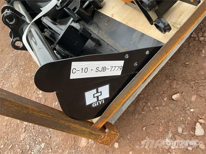  Quantity of (8)  VICSEC VCA-8 Mini Excavator Attac Outros componentes