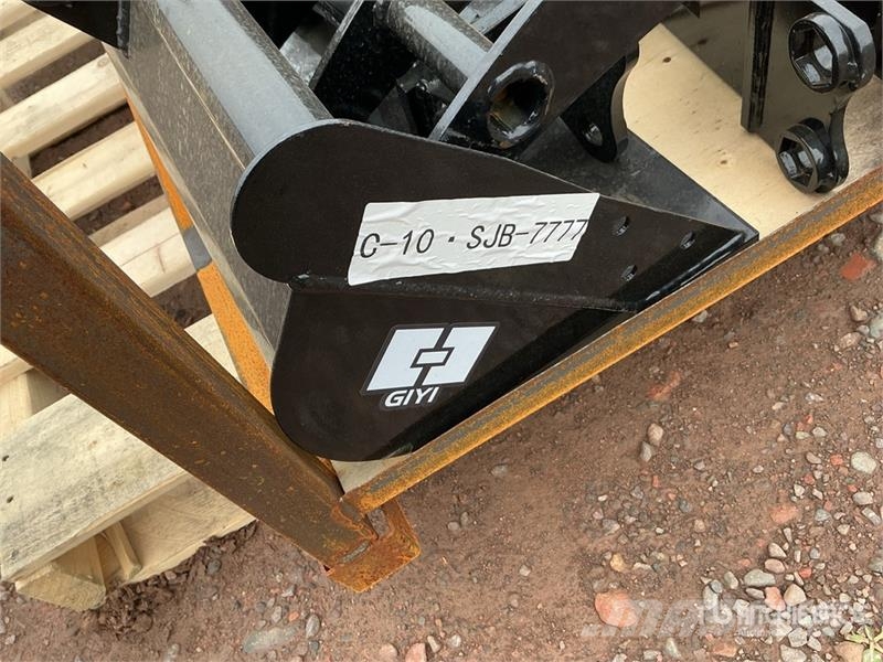  Quantity of (8)  VICSEC VCA-8 Mini Excavator Attac Outros componentes