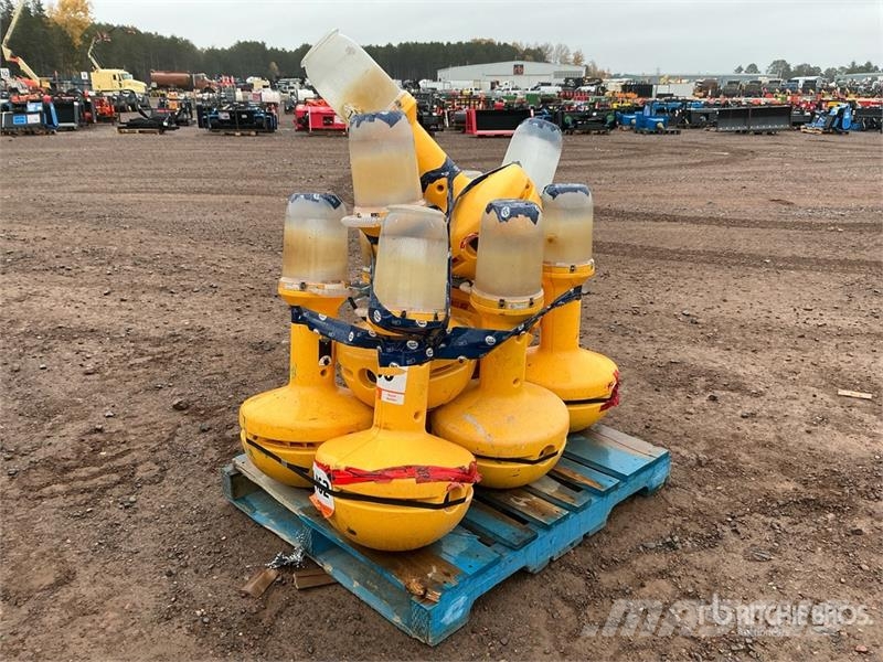  Quantity of (9) Work Lights معدات البناء - غير ذلك