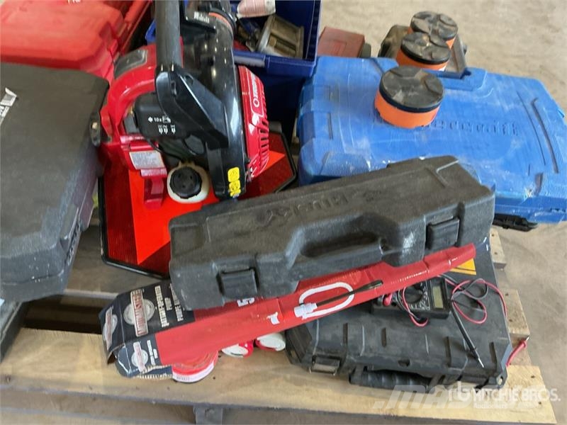 Quantity of Assorted Shop Tools Drugi deli