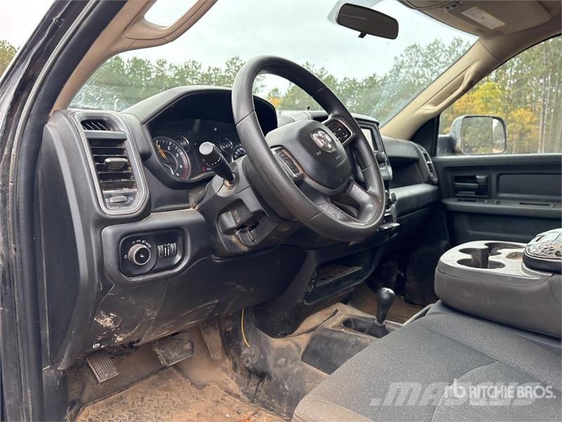 RAM 2500 4x4 Crew Cab Pickup Otras furgonetas