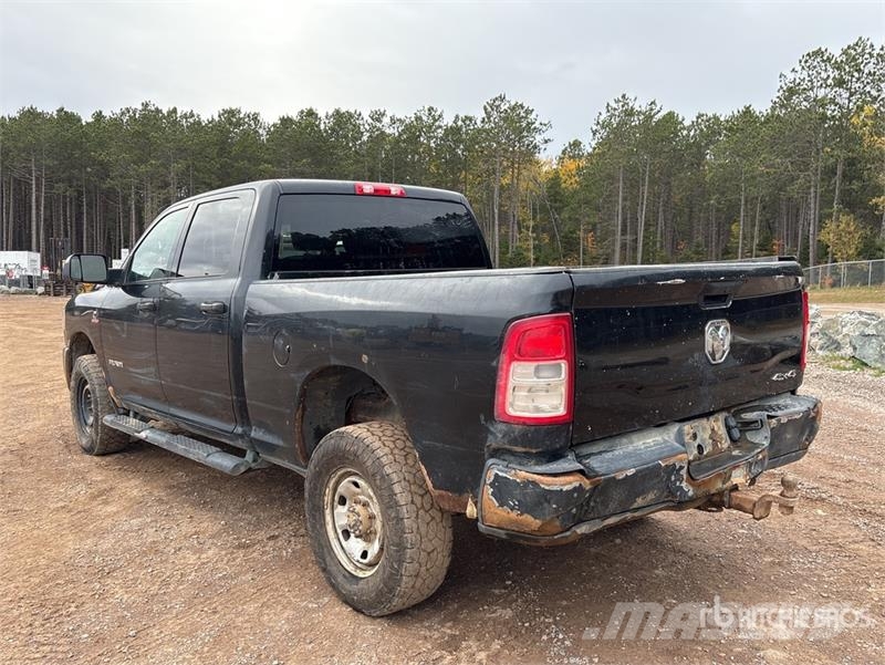 RAM 2500 4x4 Crew Cab Pickup Otras furgonetas