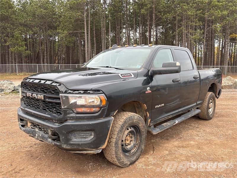 RAM 2500 4x4 Crew Cab Pickup Otras furgonetas