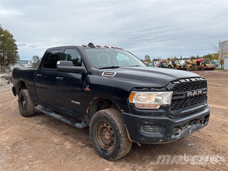 RAM 2500 4x4 Crew Cab Pickup Otras furgonetas