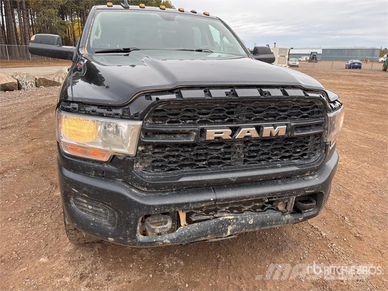 RAM 2500 4x4 Crew Cab Pickup Otras furgonetas