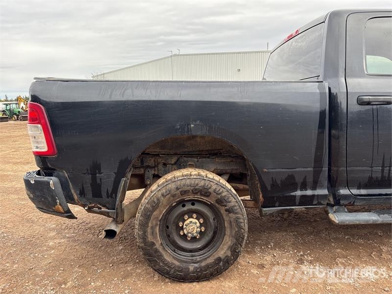 RAM 2500 4x4 Crew Cab Pickup Otras furgonetas
