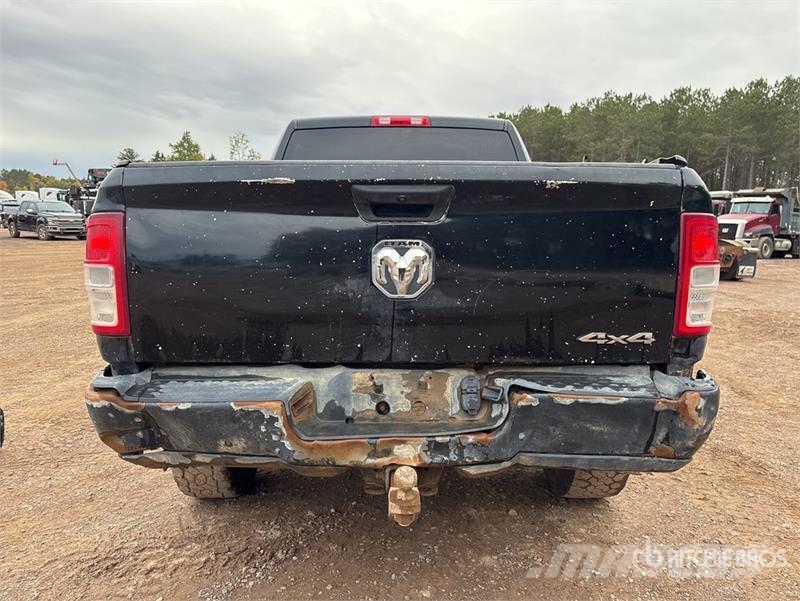 RAM 2500 4x4 Crew Cab Pickup Otras furgonetas