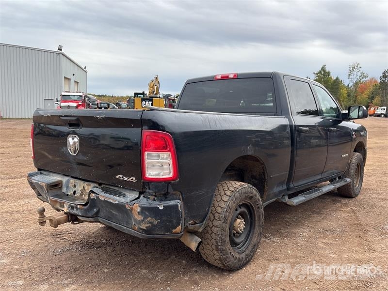 RAM 2500 4x4 Crew Cab Pickup Otras furgonetas