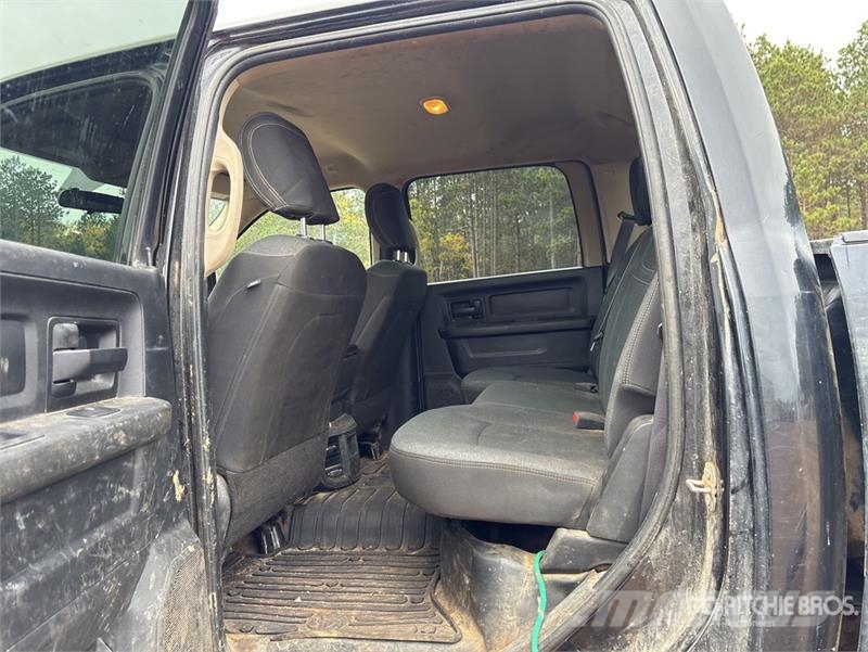 RAM 2500 4x4 Crew Cab Pickup Otras furgonetas