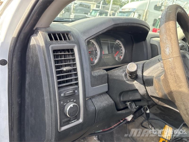 RAM 3500 4x2 Crew Cab Dump Truck 덤프 트럭