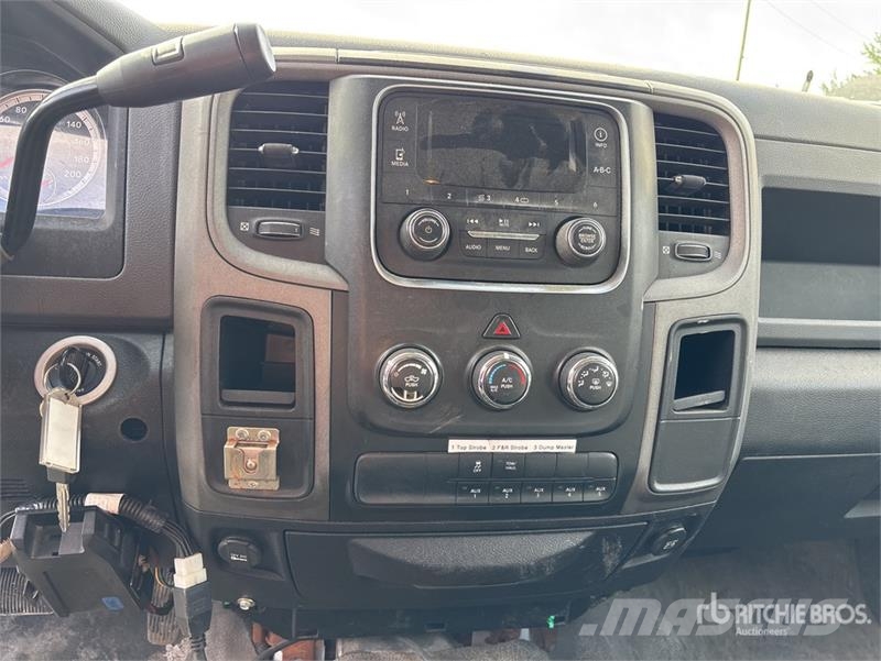 RAM 3500 4x2 Crew Cab Dump Truck 덤프 트럭