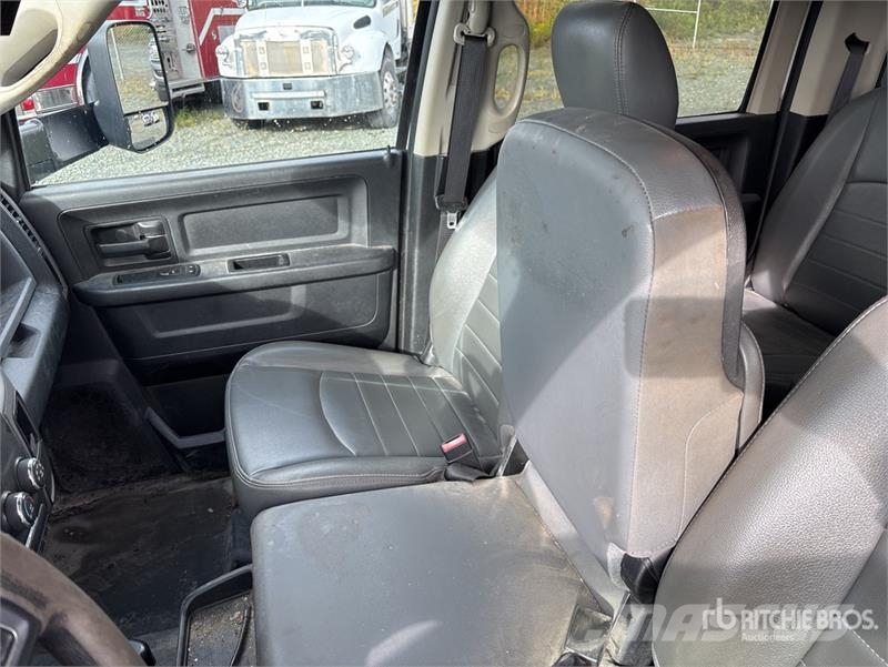 RAM 3500 4x2 Crew Cab Dump Truck 덤프 트럭