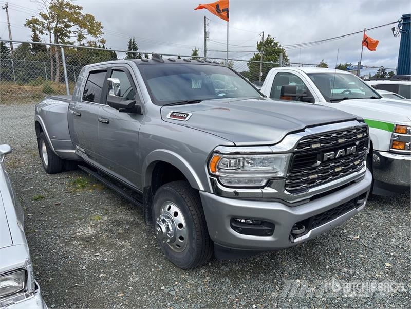 RAM 3500 4x4 Crew Cab Pickup (Inoperable) Outro