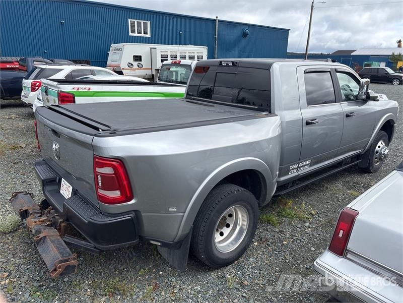 RAM 3500 4x4 Crew Cab Pickup (Inoperable) Outro