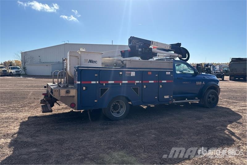 RAM AT37G 37 ft on Ram 5500 4x4 Bucket Truck المنصات الهوائية المثبتة على شاحنة