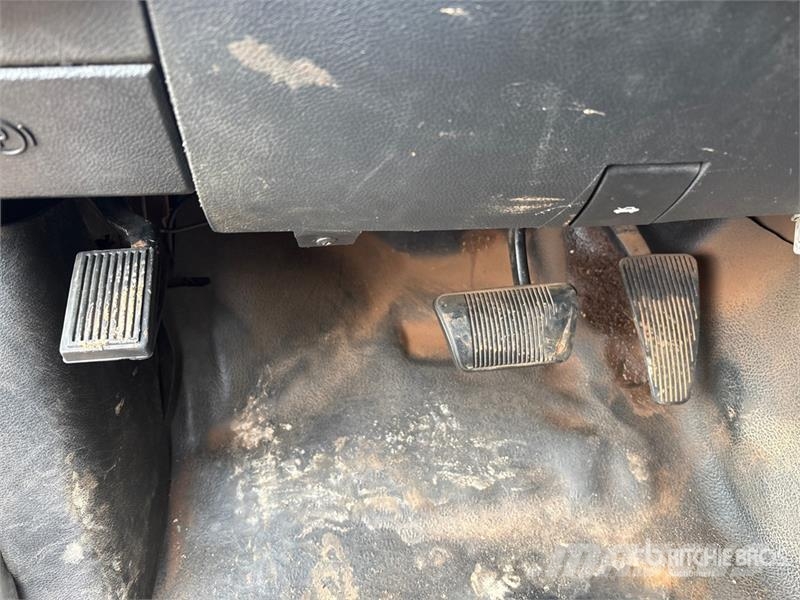RAM AT37G 37 ft on Ram 5500 4x4 Bucket Truck المنصات الهوائية المثبتة على شاحنة