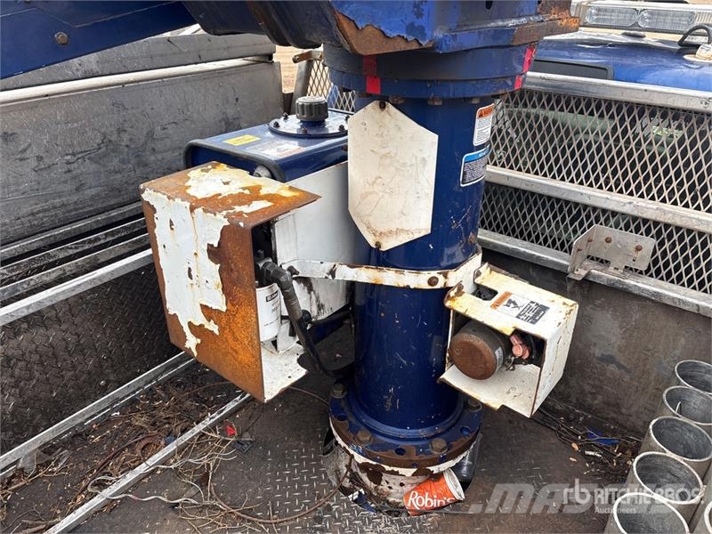 RAM AT37G 37 ft on Ram 5500 4x4 Bucket Truck المنصات الهوائية المثبتة على شاحنة