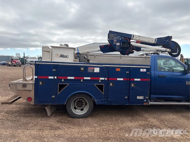 RAM AT37G 37 ft on Ram 5500 4x4 Bucket Truck المنصات الهوائية المثبتة على شاحنة