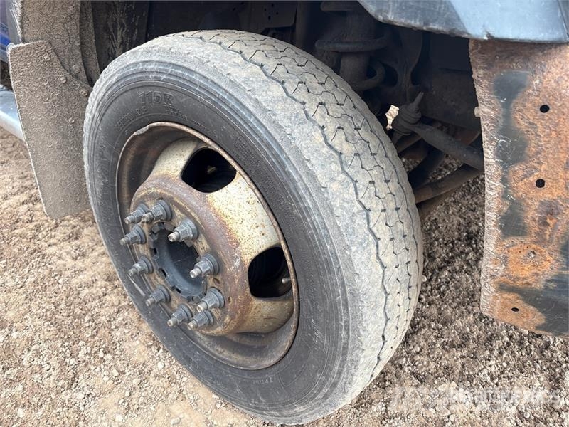 RAM AT37G 37 ft on Ram 5500 4x4 Bucket Truck المنصات الهوائية المثبتة على شاحنة