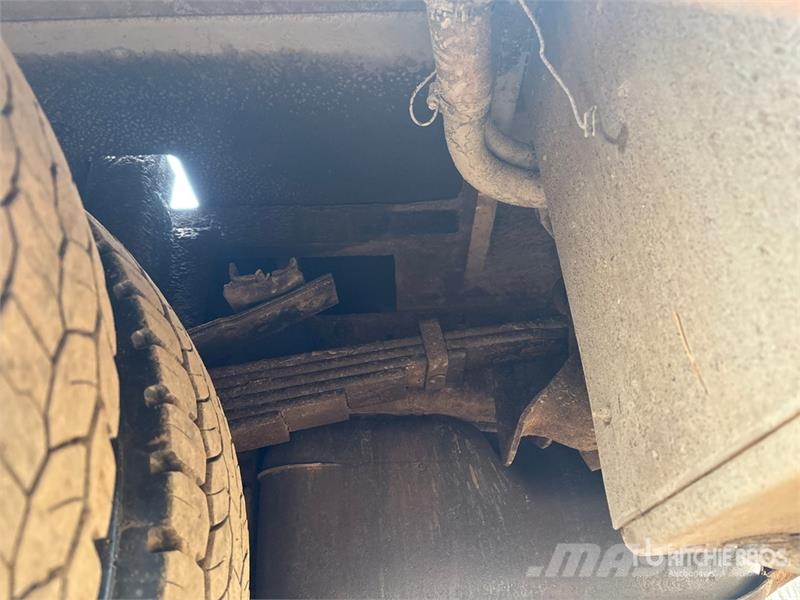 RAM AT37G 37 ft on Ram 5500 4x4 Bucket Truck المنصات الهوائية المثبتة على شاحنة