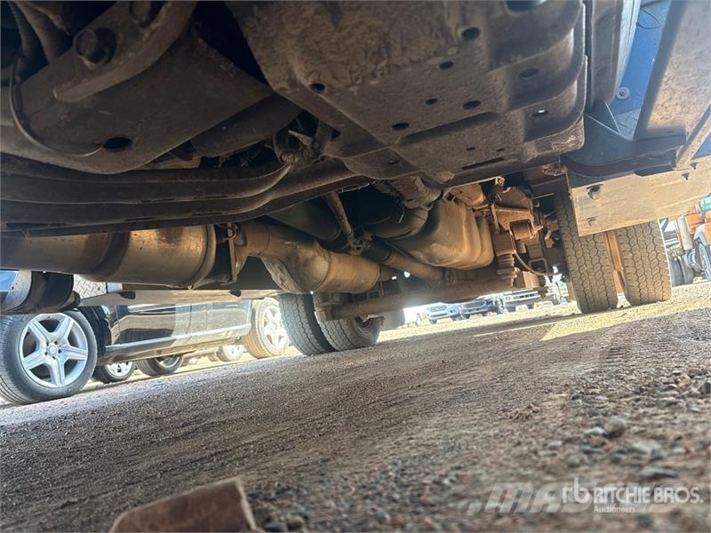 RAM AT37G 37 ft on Ram 5500 4x4 Bucket Truck المنصات الهوائية المثبتة على شاحنة