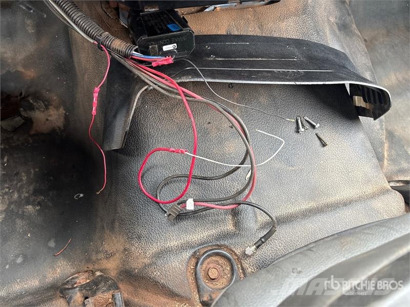 RAM AT37G 37 ft on Ram 5500 4x4 Bucket Truck المنصات الهوائية المثبتة على شاحنة