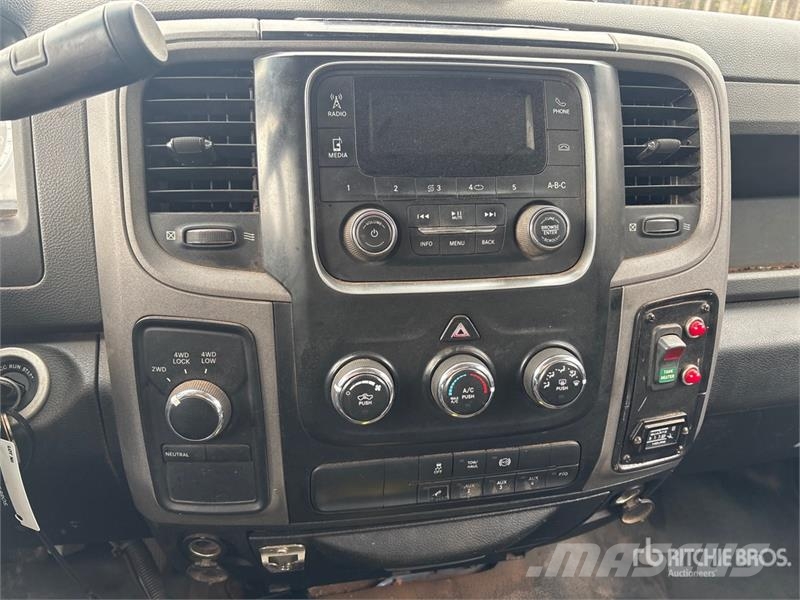 RAM AT37G 37 ft on Ram 5500 4x4 Bucket Truck المنصات الهوائية المثبتة على شاحنة
