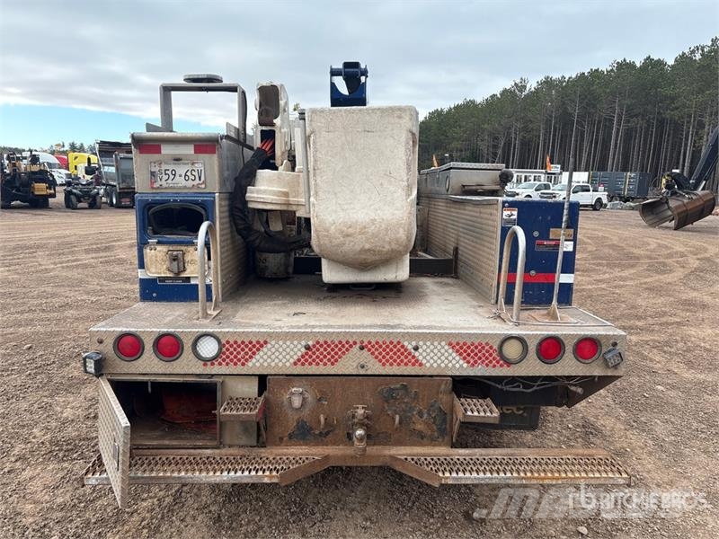 RAM AT37G 37 ft on Ram 5500 4x4 Bucket Truck المنصات الهوائية المثبتة على شاحنة