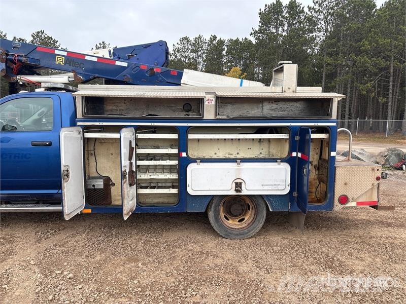 RAM AT37G on Ram 5500 4x4 Bucket Truck Auto korpe