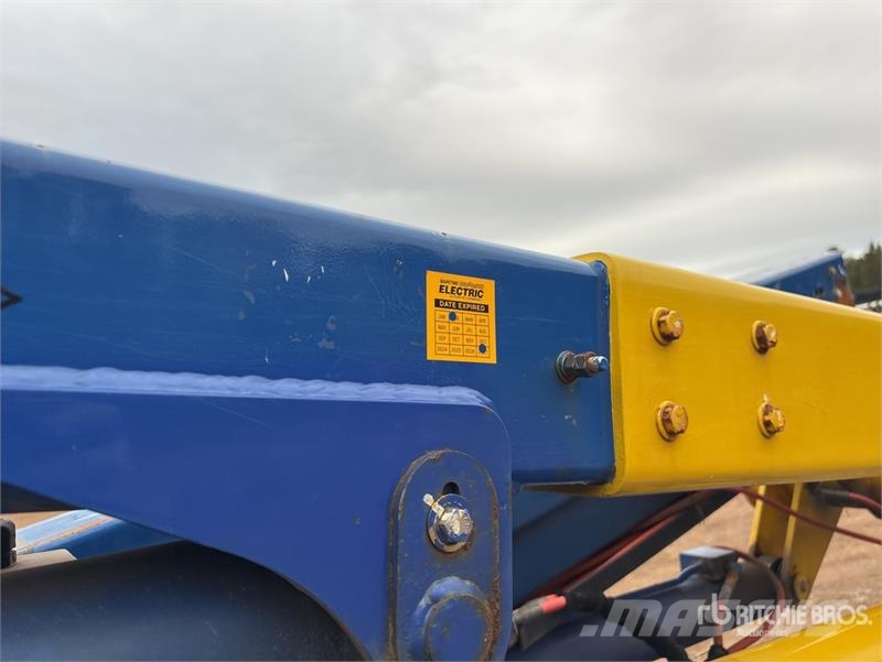 RAM Versalift SST37EIH 37 ft on Ram 5500 4x4 Bucket T Truck mounted aerial platforms