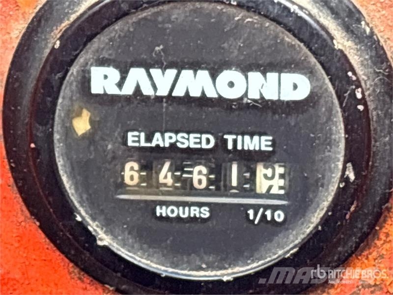 Raymond 20R30TT 3000 lb Electric Reach Truck Montacargas de alcance de gran altura