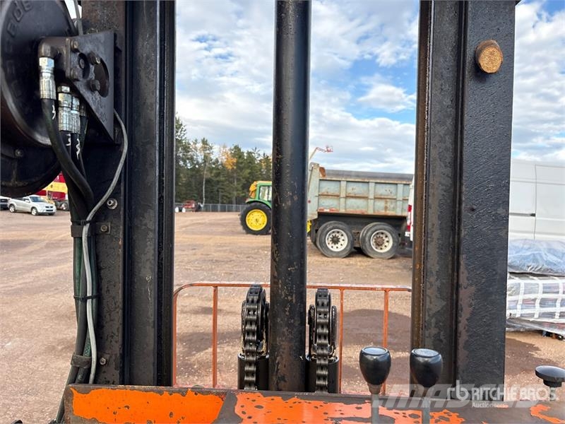 Raymond 20R30TT 3000 lb Electric Reach Truck Viljuškari sa pomičnim stupom