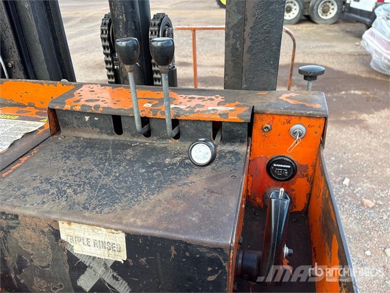 Raymond 20R30TT 3000 lb Electric Reach Truck Viljuškari sa pomičnim stupom