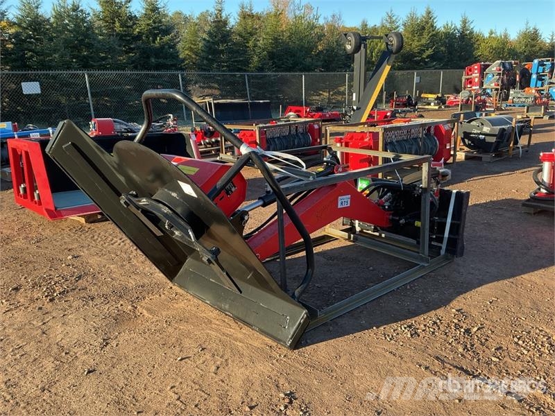  Raytree RABC44 44 in Articulating Skid Steer Brush Monterade och påhängda gräsklippare