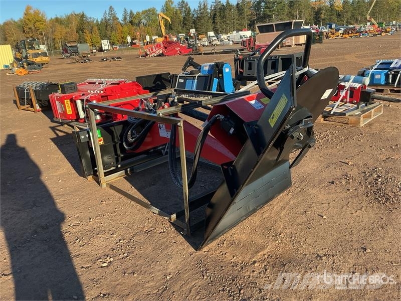  Raytree RABC44 44 in Articulating Skid Steer Brush Monterade och påhängda gräsklippare