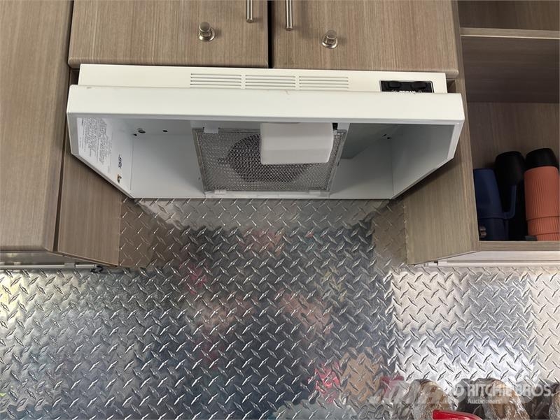 RC Trailers Inc 45 ft T/A Gooseneck Enclosed Trailer Box body trailers