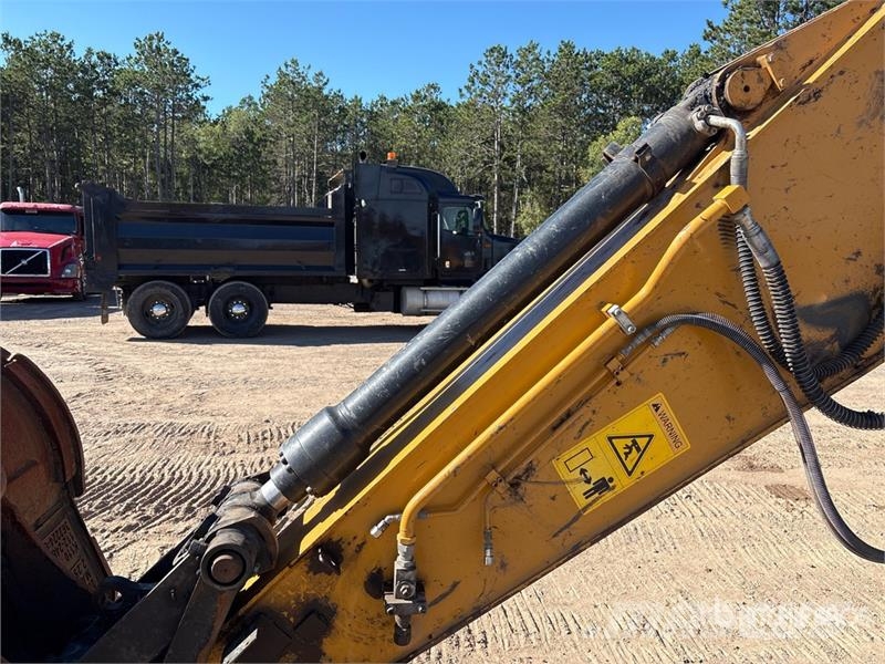Sany SY215C LC Tracked Excavator Pásové rýpadlá