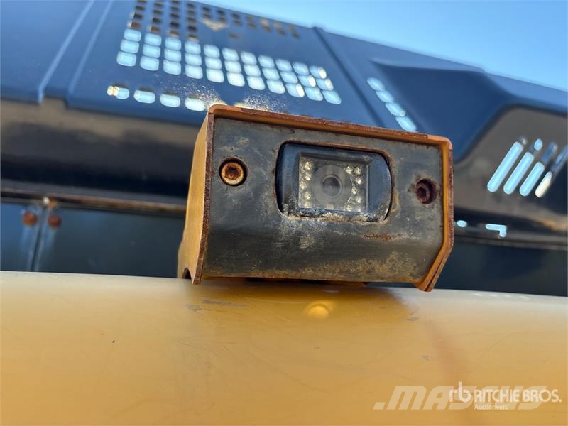 Sany SY215C LC Tracked Excavator Pásové rýpadlá