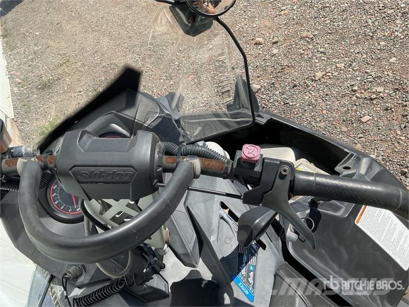 Ski-doo Skandic Snowmobile Moottorikelkat