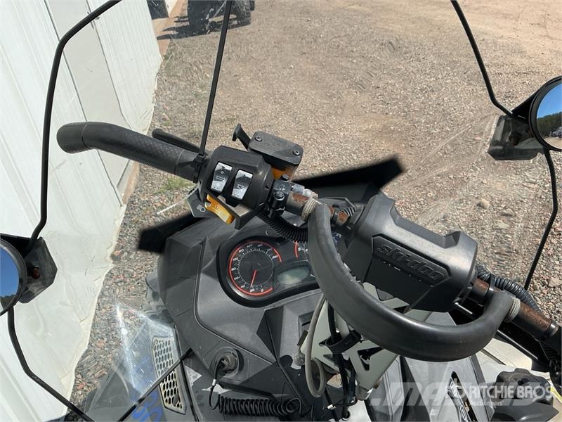 Ski-doo Skandic Snowmobile Moottorikelkat