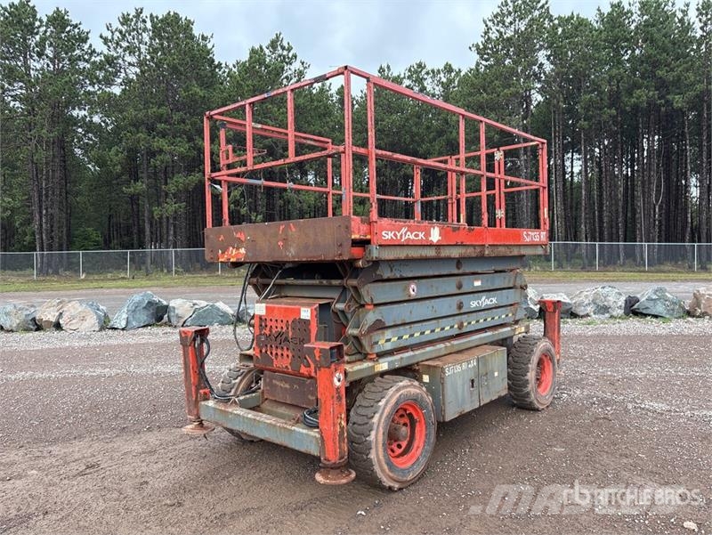 SkyJack SJ7135 Scissor lifts
