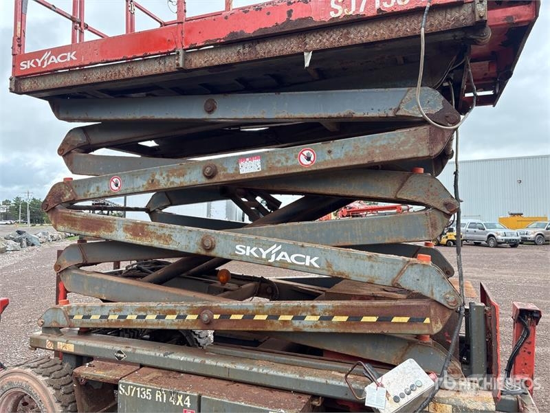 SkyJack SJ7135 Scissor lifts