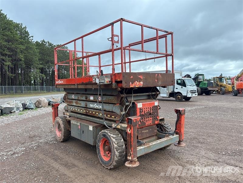 SkyJack SJ7135 Scissor lifts