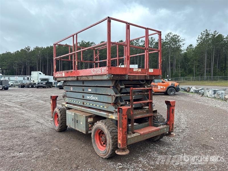 SkyJack SJ7135 Scissor lifts