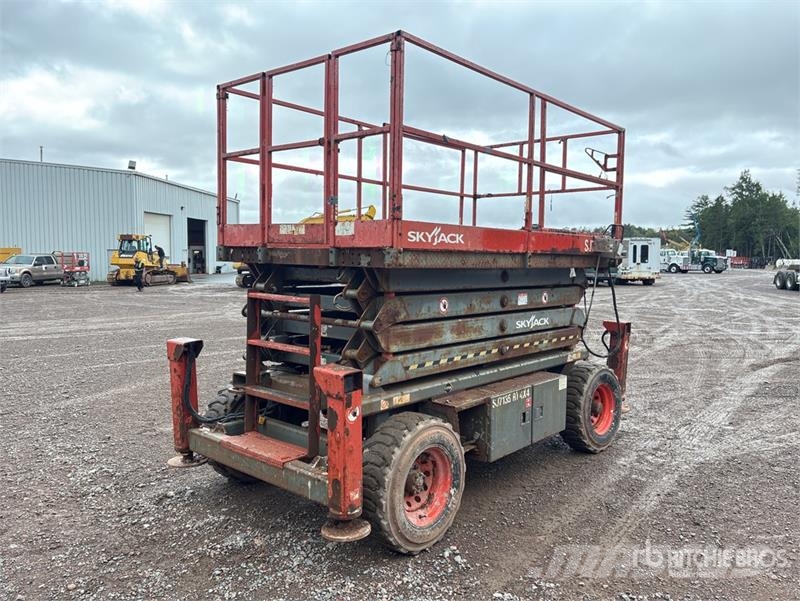 SkyJack SJ7135 Scissor lifts