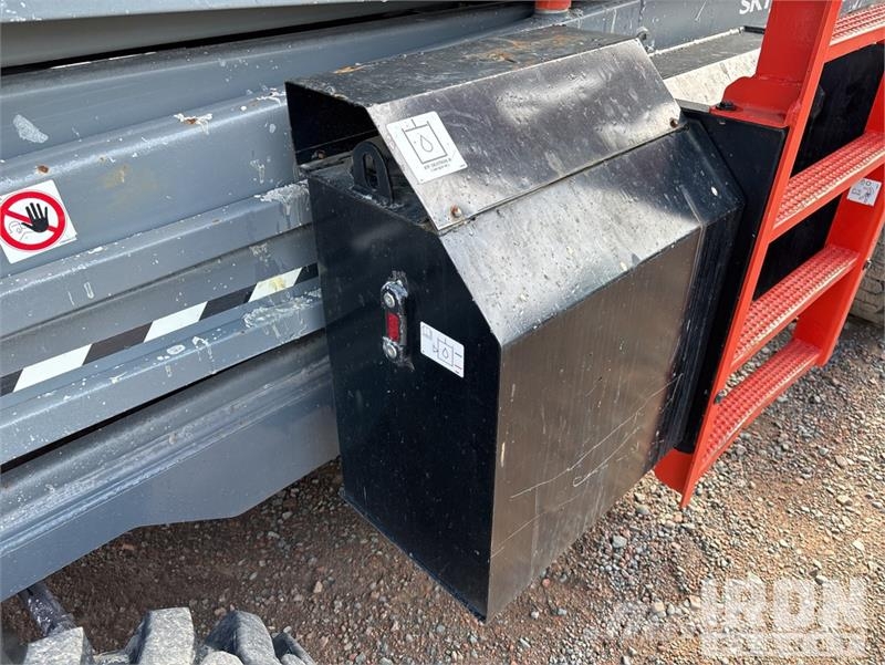 SkyJack SJ9253 RT Dual Fuel 4x4 Scissor Lift رافعات مقصية الشكل
