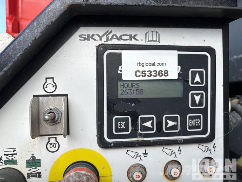 SkyJack SJ9253 RT Dual Fuel 4x4 Scissor Lift رافعات مقصية الشكل