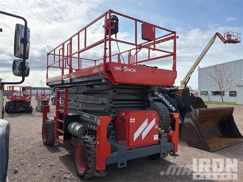 SkyJack SJ9253 RT Dual Fuel 4x4 Scissor Lift رافعات مقصية الشكل