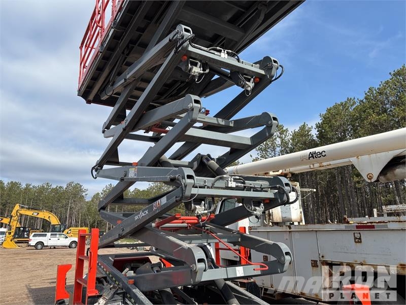 SkyJack SJ9253 RT Dual Fuel 4x4 Scissor Lift رافعات مقصية الشكل
